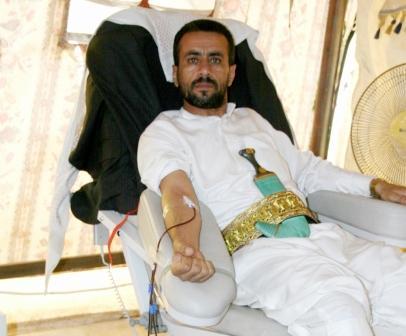 أحد المتبرعين بالدم